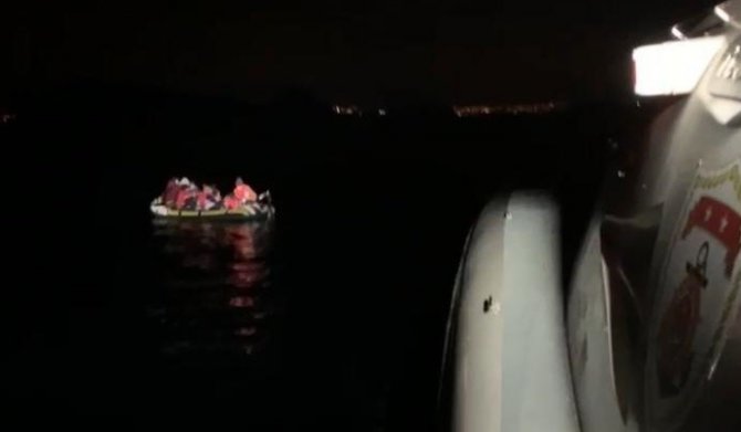 11 Düzensiz Göçmen Yakalandı, 18 Düzensiz Göçmen Kurtarıldı