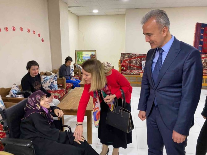 Vali Eşi Çuhadar’dan Gönüllere Dokunan Ziyaret