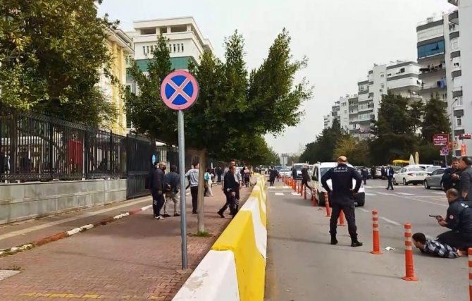 Tekerlekli Sandalyeyle Geldiği Adliye Önünde Dehşeti Yaşatan Eski Enişte Tutuklandı