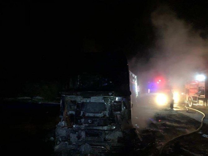 Yanan Araç Kullanılamaz Hale Geldi