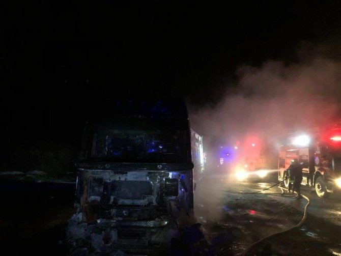 Yanan Araç Kullanılamaz Hale Geldi