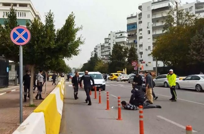 Tekerlekli Sandalyeyle Geldiği Adliye Önünde Dehşeti Yaşatan Eski Enişte Tutuklandı