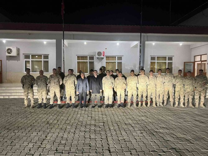 Gercüş Kaymakamı Sinanoğlu, Üst Bölgesinde Askerle İftar Açtı