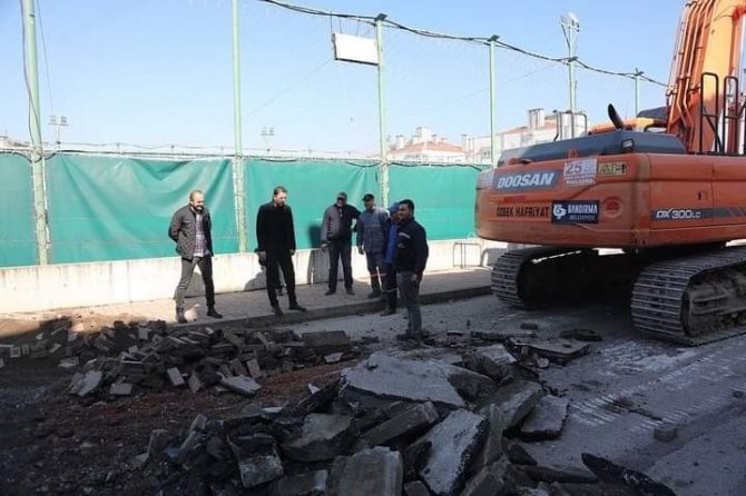 Belediye Başkanı Tosun, Belediyenin Çalışmalaını Yerinde İnceledi