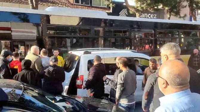 Beykoz’da Yol Verme Kavgasında İ̇ett Şoförüne Tehditler Savurdu