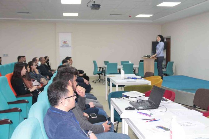 Tatvan’da "Bağımlılıkla Mücadele Çalıştayı" Düzenlendi