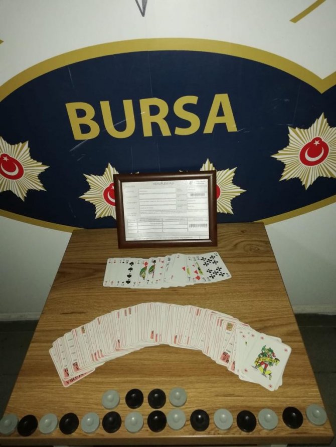 Bursa’da Kumar Oynanan 2 Kıraathaneye Suçüstü Yapıldı: 9 Kişi Yakalandı
