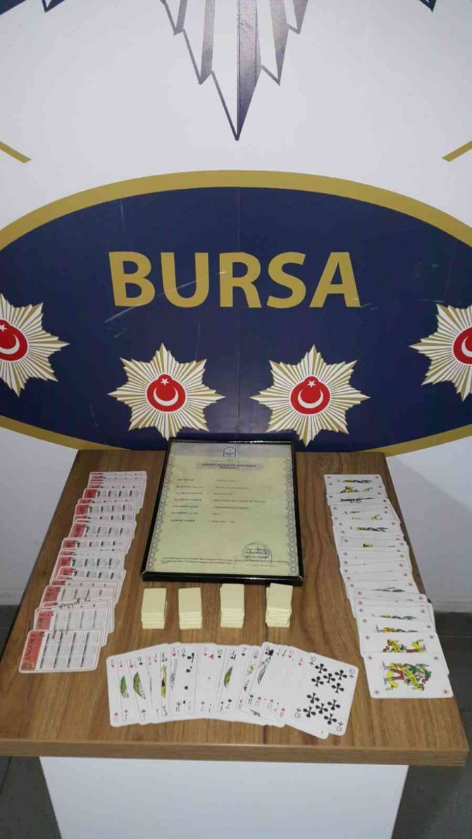 Bursa’da Kumar Oynanan 2 Kıraathaneye Suçüstü Yapıldı: 9 Kişi Yakalandı
