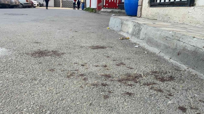 Trafikte Yol Verme Kavgasında Kan Aktı.. Kafa Atma Anı Kameralarda