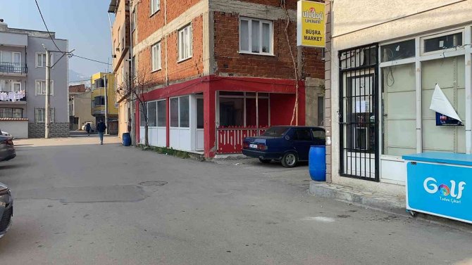 Trafikte Yol Verme Kavgasında Kan Aktı.. Kafa Atma Anı Kameralarda