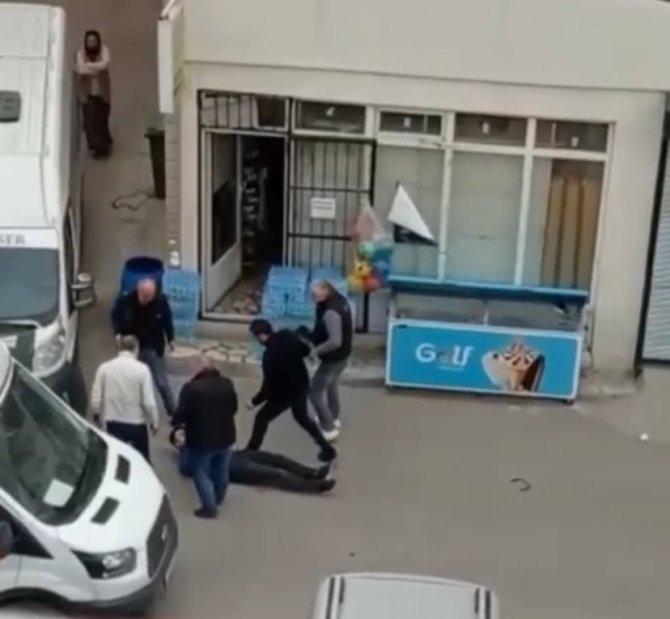 Trafikte Yol Verme Kavgasında Kan Aktı.. Kafa Atma Anı Kameralarda