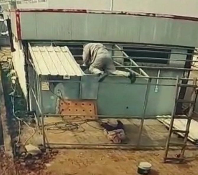 Bursa’da Onarım Yaparken Çatıdan Böyle Düştü