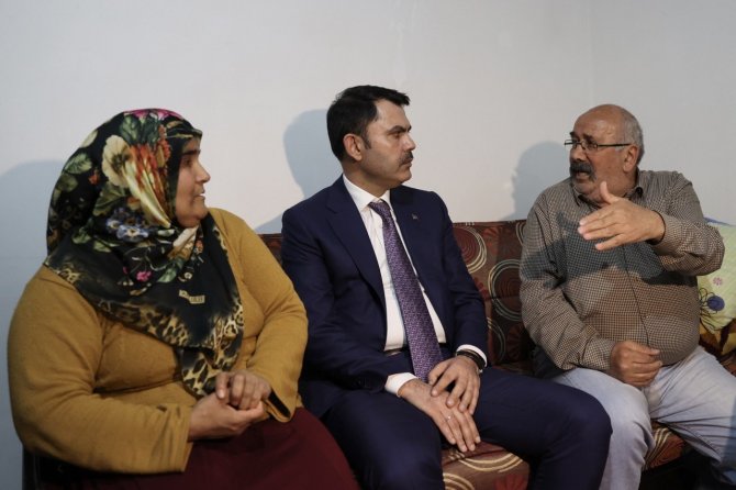 Bakan Kurum Ziyaret Ettiği Ailenin Ev Taksitlerini Üstlendi