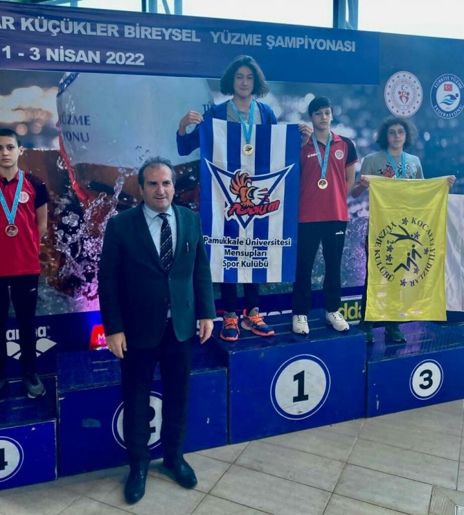 14 Yaşındaki Genç Yüzücü Türkiye Şampiyonluğuna Kulaç Attı