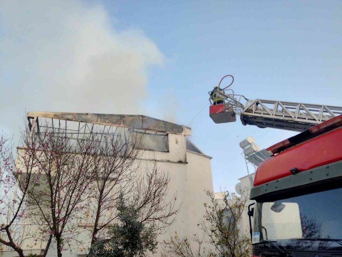 Didim’de İki Katlı Evin Terasında Çıkan Yangın Korkuttu