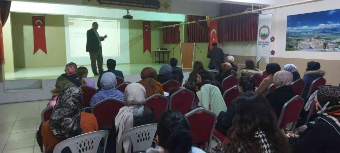 Doç. Dr. Teyfur, Eleşkirt’te Öğretmenlere Seminer Verdi