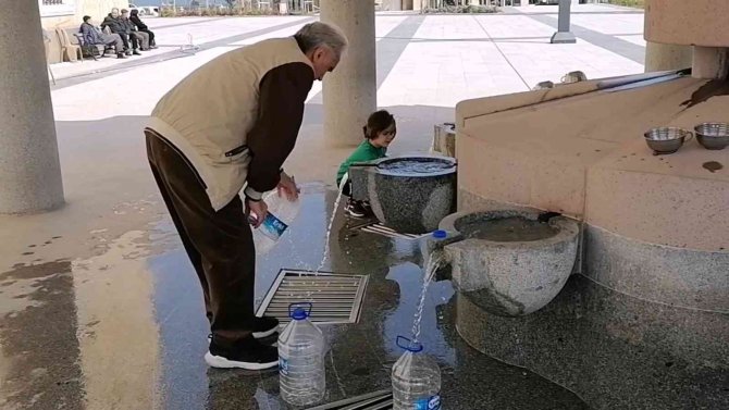 Yayladan Getirilen Kaynak Suyu Vatandaşların Akınına Uğruyor