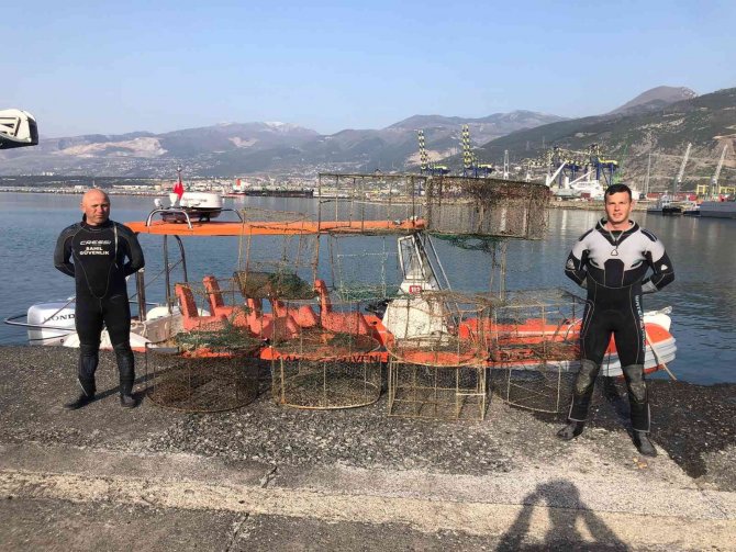 Hatay’da Yasa Dışı Balık Avlamada Kullanılan 35 Kafes Ele Geçirildi