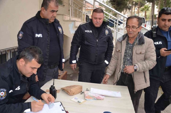 Suriyeli Kağıtçı Bulduğu 8 Bin 500 Lirayı Sahibine Teslim Etti