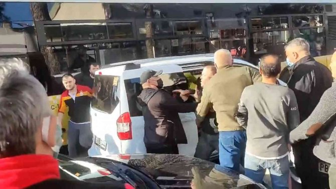 Beykoz’da Yol Verme Kavgasında İ̇ett Şoförüne Tehditler Savurdu