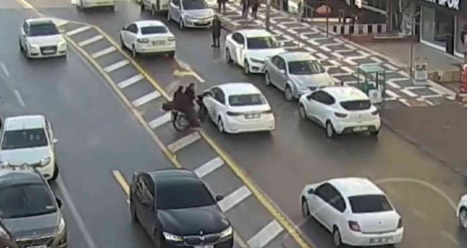 Şanlıurfa’da Kaza Anları Kameralara Yansıdı