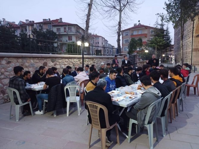 Hayırsever Vatandaşlar’dan Kyk Öğrencileri İftar Yemeği