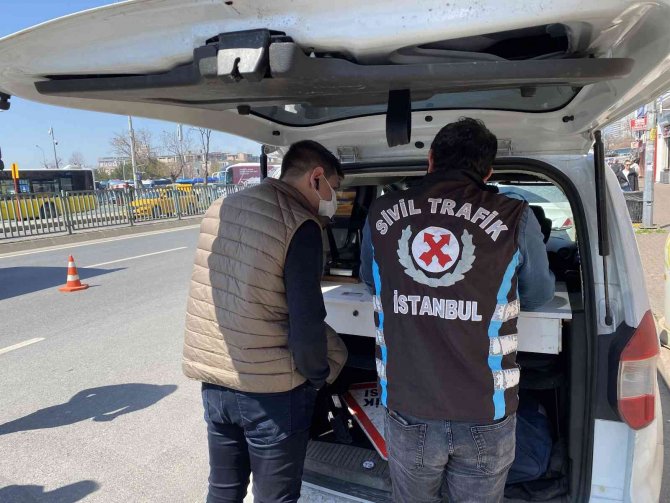 Kadıköy’de Çalışma Belgesi Olmayan Taksiciyi Polis Affetmedi