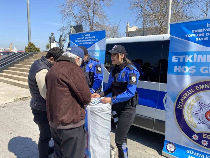 Kadıköy’de Polisler, Kades, Uyuma Ve Haydi̇ Mobil Uygulamalarını Vatandaşlara Tanıttı