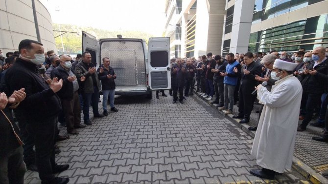 Kalp Krizi Sonucu Hayatını Kaybeden Hastane Çalışanına Gözyaşlarıyla Veda Ettiler