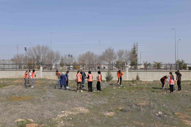 Kmü’lü Öğrenciler Fidan Dikti