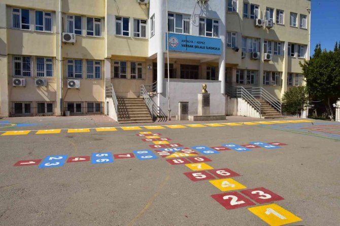 Kepez’de Geleneksel Sokak Oyunları Okul Bahçelerinde