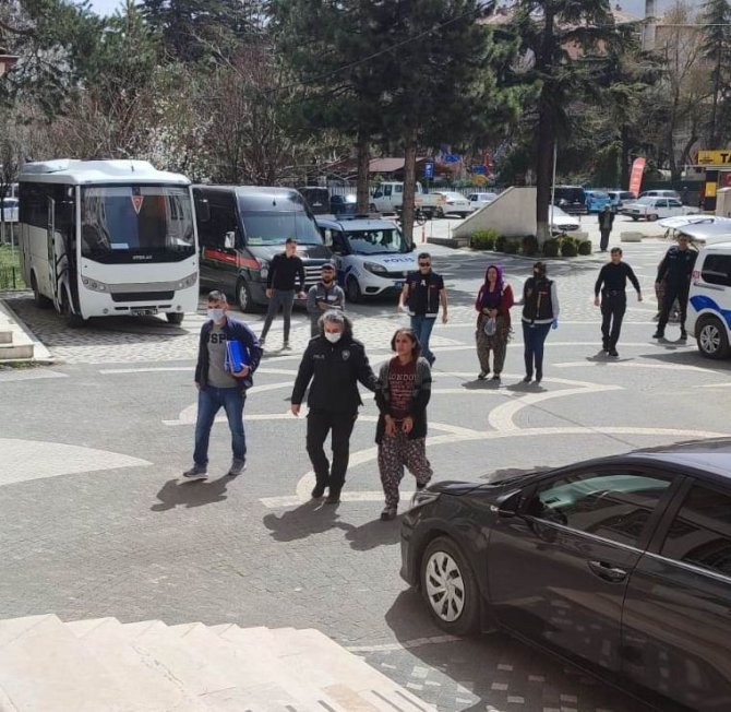 Konya’da Uyuşturucu Ticareti Yapan 2 Şüpheli Tutuklandı