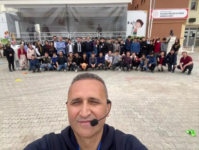 Motivasyon Tırı Gediz’de Öğrencilerle Buluştu