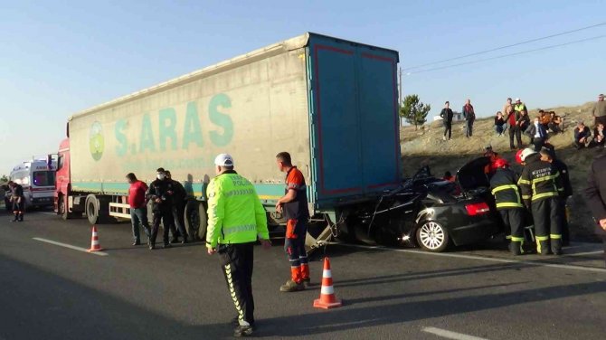 Dpü Rektörü’nün Şoförü Trafik Kazasında Hayatını Kaybetti