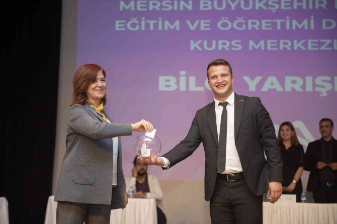 Üniversite Adayları Büyükşehir Belediyesinin Bilgi Yarışmasında Ter Döktü