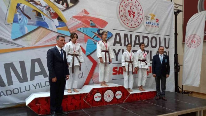 Babasının Antrenörlüğünde Genç Sporcu Hedefine İlerliyor