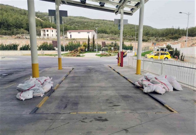 Menteşe Otogarında 696 Kilo Sağlıksız Et Ele Geçirildi