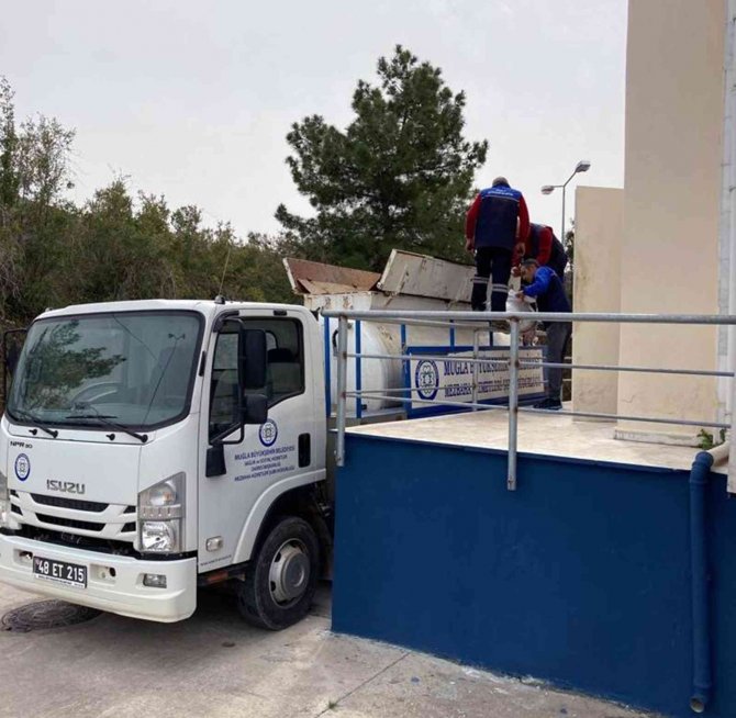 Menteşe Otogarında 696 Kilo Sağlıksız Et Ele Geçirildi
