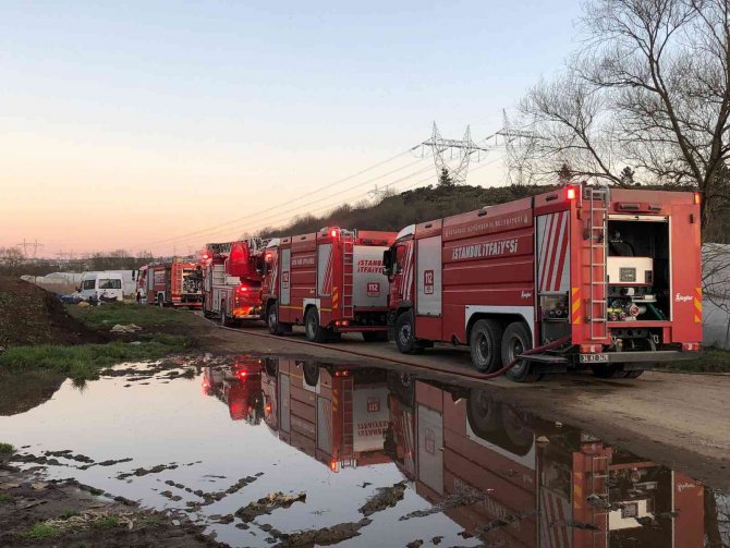 Pendik’te Köy Evinde Yangın