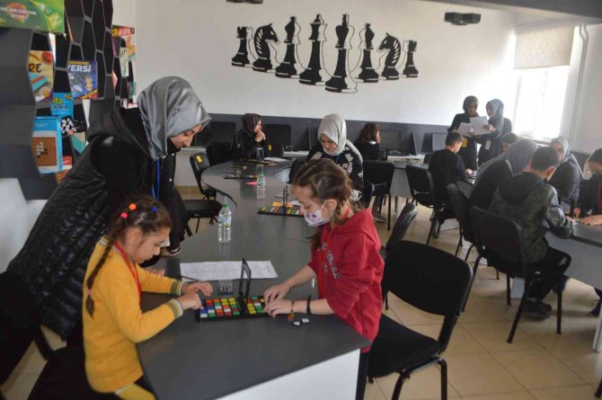 Tavşanlı’da ’İ̇lk Ve Orta Okullar Arası Zeka Oyunu’ Turnuvası