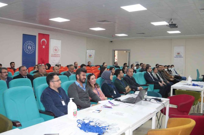 Tatvan’da "Bağımlılıkla Mücadele Çalıştayı" Düzenlendi