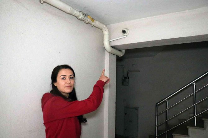 İ̇ftar Saatini Fırsat Bilip, Genç Kadının Çocukluk Hayalini Böyle Çaldılar