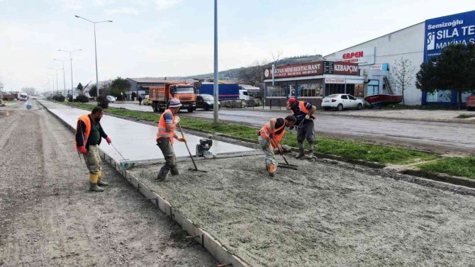 Kutlukent Bulvarı Beton Yolla Yenileniyor