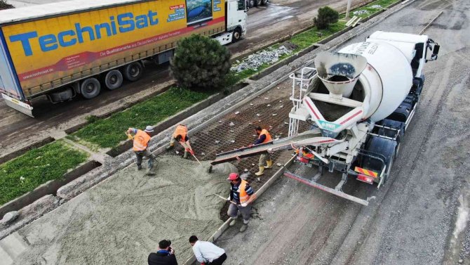 Kutlukent Bulvarı Beton Yolla Yenileniyor