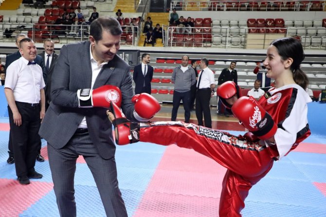 Okullararası Gençler Türkiye Kick Boks Şampiyonası, Sivas’ta Sürüyor