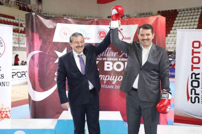 Okullararası Gençler Türkiye Kick Boks Şampiyonası, Sivas’ta Sürüyor