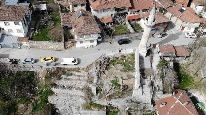 Minaresi Öksüz Kaldı, 6 Asırlık Cami 6 Yıldır İbadete Kapalı