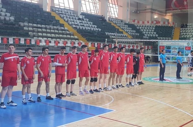 Turgutlu Belediyespor Erkek Voleybol Takımlarından Çifte Başarı