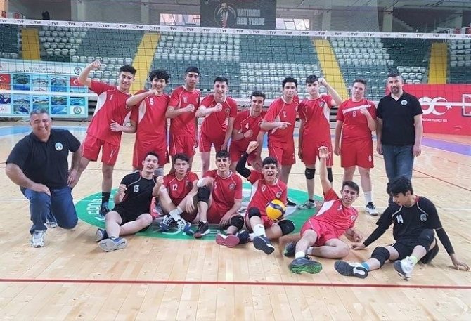Turgutlu Belediyespor Erkek Voleybol Takımlarından Çifte Başarı