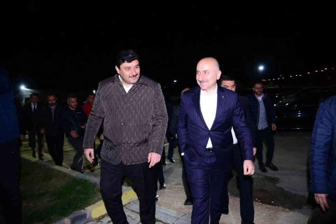 Bakan Karaismailoğlu İşçilerle Sahurda Buluştu